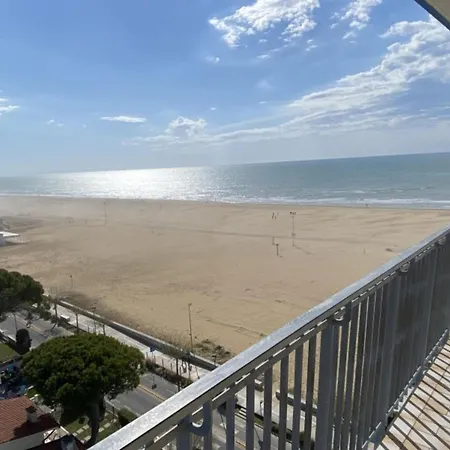 Appartement Modern Beachfront With Parking Bibione